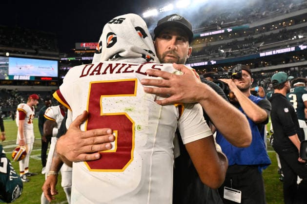 September 13, 2026; Philadelphia, Pennsylvania, USA; Philadelphia Eagles head coach Nick Sirianni hugs Washington Commanders quarterback Jayden Daniels (5) after a game at Lincoln Financial Field. Mandatory Credit: -Cal Media NFL, American Football Herren, USA 2026: Commanders Vs Eagles SEP 13  - ZUMAc04_ 20260913_zma_c04_403 Copyright: xEricxCanhax