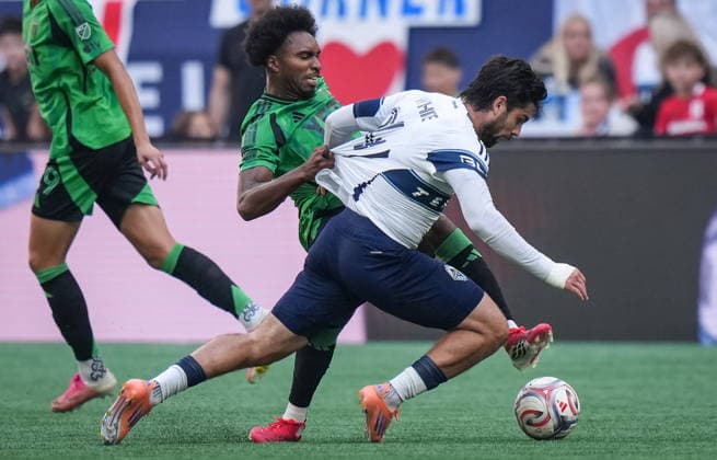 September 13, 2026, Vancouver, Bc, CANADA: Vancouver Whitecaps Brian White, front, is grabbed by Austin FC s Jon Bell as they vie for the ball during the first half of an MLS, Fussball Herren, USA soccer match, in Vancouver, on Sunday, Sept. 13, 2026. Canada News - September 13, 2026 - ZUMAc35_ 20260913_zaf_c35_129 Copyright: xDarrylxDyckx
