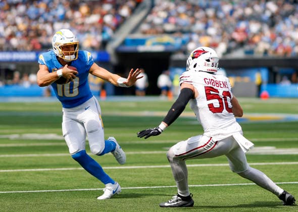 Sep 13, 2026; Los Angeles Chargers quarterback Justin Herbert (10) carries the ball during the NFL, American Football Herren, USA game between the Los Angeles Chargers and the Arizona Cardinals in Inglewood, CA, USA; Mandatory Credit: -Cal Media NFL 2026: Cardinals Vs Chargers SEP 13  - ZUMAc04_ 20260913_zma_c04_504 Copyright: xCharlesxBausx