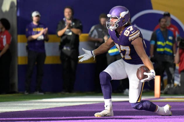 MINNEAPOLIS, MN - SEPTEMBER 13: Minnesota Vikings tight end T.J. Hockenson (87) celebrates his 16-yard touchdown reception during the third quarter of a NFL, American Football Herren, USA game between the Minnesota Vikings and Green Bay Packers on September 13, 2026, at U.S. Bank Stadium in Minneapolis MN. (Photo by Nick Wosika Icon Sportswire) NFL: SEP 13 Packers at Vikings EDITORIAL USE ONLY Icon20260913030