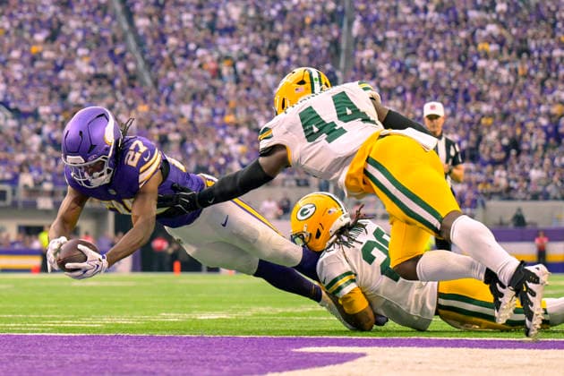 MINNEAPOLIS, MN - SEPTEMBER 13: Minnesota Vikings running back Jordan Mason (27) dives in from one yard out for a touchdown as Green Bay Packers safety Xavier McKinney (29) and Green Bay Packers linebacker Zaire Franklin (44) close in during the fourth quarter of a NFL, American Football Herren, USA game between the Minnesota Vikings and Green Bay Packers on September 13, 2026, at U.S. Bank Stadium in Minneapolis MN. (Photo by Nick Wosika Icon Sportswire) NFL: SEP 13 Packers at Vikings EDITORIAL USE ONLY Icon20260913036
