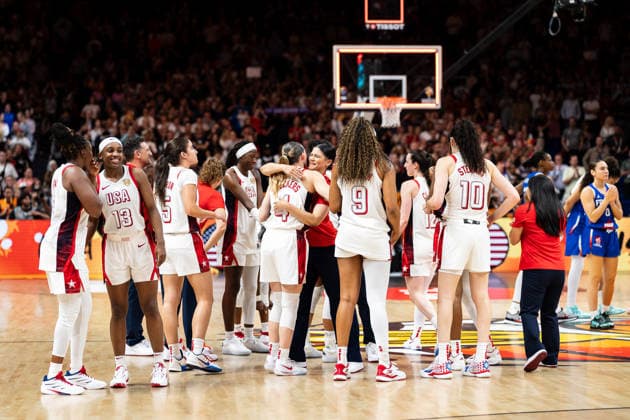 US-amerikanische Mannschaft jubelt Jubel nach Sieg Spielende, GER, USA vs. Frankreich, Basketball, FIBA Women s World Cup 2026, Finale, 13.09.2026 GER, USA vs. Frankreich, Basketball, FIBA Women s World Cup 2026, Finale, 13.09.2026 Berlin Copyright: xEibner-Pressefoto MaxxVincenx EP_MVN