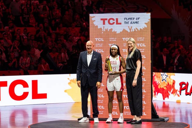 Jackie Young (USA, 13) Spielerin des Spiels mit Trophaee, GER, USA vs. Frankreich, Basketball, FIBA Women s World Cup 2026, Finale, 13.09.2026 GER, USA vs. Frankreich, Basketball, FIBA Women s World Cup 2026, Finale, 13.09.2026 Berlin Copyright: xEibner-Pressefoto MaxxVincenx EP_MVN
