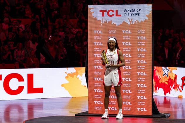 Jackie Young (USA, 13) Spielerin des Spiels mit Trophaee, GER, USA vs. Frankreich, Basketball, FIBA Women s World Cup 2026, Finale, 13.09.2026 GER, USA vs. Frankreich, Basketball, FIBA Women s World Cup 2026, Finale, 13.09.2026 Berlin Copyright: xEibner-Pressefoto MaxxVincenx EP_MVN