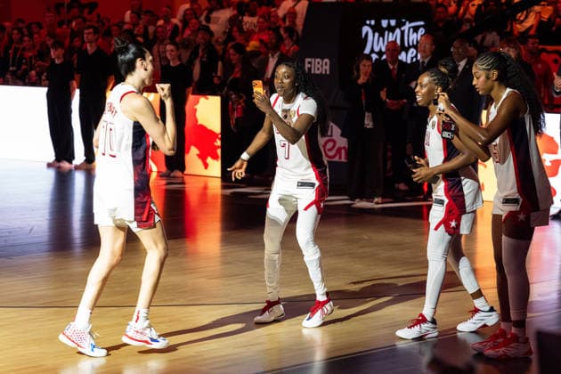 Breanna Stewart (USA, 10) MVP, Spielerin des Tuniers, Most Valuable Player, jubelt Jubel mit Kahleah Copper (USA, 07), Chelsea Gray (USA, 08) und Angel Reese (USA, 15), GER, USA vs. Frankreich, Basketball, FIBA Women s World Cup 2026, Finale, 13.09.2026 GER, USA vs. Frankreich, Basketball, FIBA Women s World Cup 2026, Finale, 13.09.2026 Berlin Copyright: xEibner-Pressefoto MaxxVincenx EP_MVN