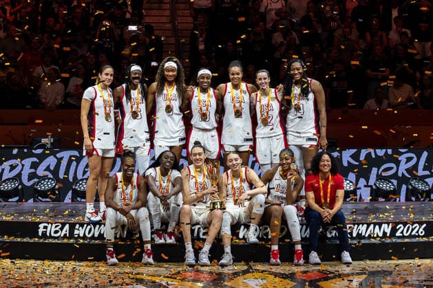 US-amerikanische Mannschaft jubelt Jubel nach Sieg Spielende mit WM Pokal, Konfetti, GER, USA vs. Frankreich, Basketball, FIBA Women s World Cup 2026, Finale, 13.09.2026 GER, USA vs. Frankreich, Basketball, FIBA Women s World Cup 2026, Finale, 13.09.2026 Berlin Copyright: xEibner-Pressefoto MaxxVincenx EP_MVN