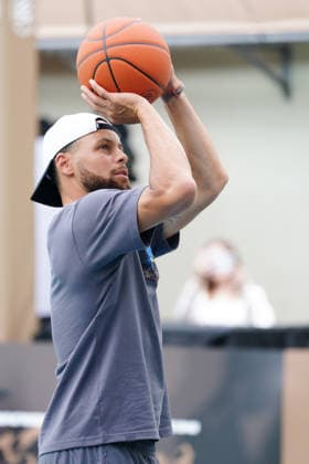 NBA, Basketball Herren, USA Star Stephen Curry Visiting Hong Kong NBA Star Stephen Curry attending an event in Shun Tak Fraternal Association Leung Kau Kui College on September 14, 2026 in Hong Kong. (Photo by Ellan Mad Nexpher Images) Hong Kong