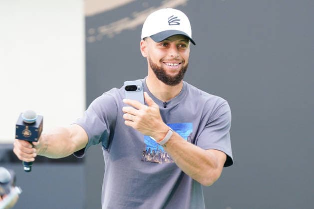 NBA, Basketball Herren, USA Star Stephen Curry Visiting Hong Kong NBA Star Stephen Curry attending an event in Shun Tak Fraternal Association Leung Kau Kui College on September 14, 2026 in Hong Kong. (Photo by Ellan Mad Nexpher Images) Hong Kong
