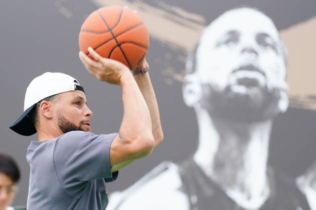 NBA, Basketball Herren, USA Star Stephen Curry Visiting Hong Kong NBA Star Stephen Curry attending an event in Shun Tak Fraternal Association Leung Kau Kui College on September 14, 2026 in Hong Kong. (Photo by Ellan Mad Nexpher Images) Hong Kong