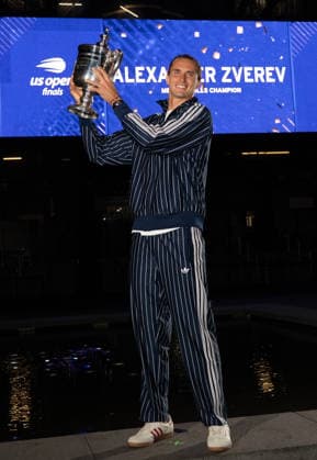 2026 US Open - Day 15 NEW YORK, NEW YORK - SEPTEMBER 13: Alexander Zverev of Germany poses with the trophy in front of the Arthur Ashe Stadium after winning the men™s singles final against Ben Shelton of the United States (not pictured) during the 2026 US Open - Day 15 at USTA Billie Jean King National Tennis Center on September 13, 2026 in New York, New York. New York USTA Billie Jean King National Tennis Center New York United States Copyright: xSusanxMullane ISIxPhotosx 9760