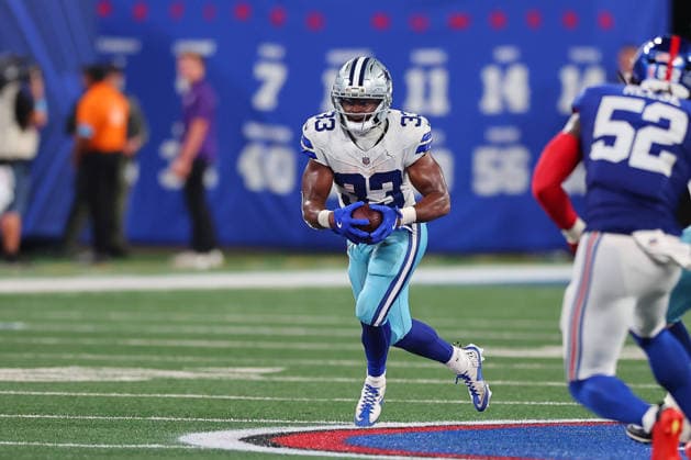 EAST RUTHERFORD, NJ - SEPTEMBER 13: Javonte Williams 33 of the Dallas Cowboys runs after the catch during the third quarter during the game against the New York Giants on September 13, 2026 at MetLife Stadium in East Rutherford, New Jersey. (Photo by Rich Graessle Icon Sportswire) NFL, American Football Herren, USA SEP 13 Cowboys at Giants EDITORIAL USE ONLY Icon26091331725