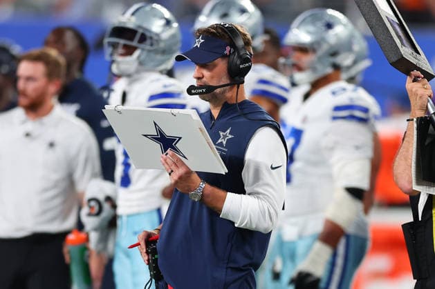EAST RUTHERFORD, NJ - SEPTEMBER 13: Brian Schottenheimer head coach of the Dallas Cowboys during the third quarter of the game against the New York Giants on September 13, 2026 at MetLife Stadium in East Rutherford, New Jersey. (Photo by Rich Graessle Icon Sportswire) NFL, American Football Herren, USA SEP 13 Cowboys at Giants EDITORIAL USE ONLY Icon26091331729