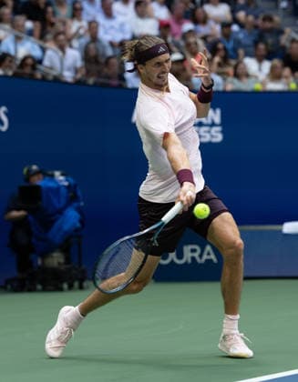 2026 US Open - Day 15 NEW YORK, NEW YORK - SEPTEMBER 13: Alexander Zverev of Germany returns a shot during the men™s singles final against Ben Shelton of the United States (not pictured) during the 2026 US Open - Day 15 at USTA Billie Jean King National Tennis Center on September 13, 2026 in New York, New York. New York USTA Billie Jean King National Tennis Center New York United States Copyright: xSusanxMullane ISIxPhotosx 9760
