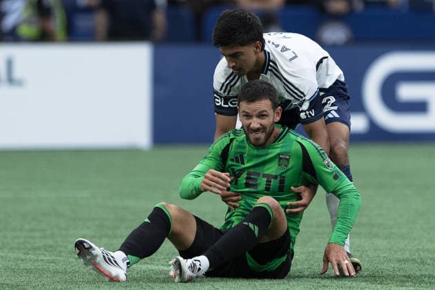 Mathias Laborda and Brendan Hines-Ike seen during MLS, Fussball Herren, USA game between teams of Vancouver Whitecaps FC and Austin FC(Gael Amador Ball Raw Images) Vancouver BC Place Canada Copyright: xGaelxAmadorx Whitecaps_Austin0144