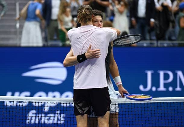 (260914) -- NEW YORK, Sept. 14, 2026 -- Alexander Zverev (L) of Germany and Ben Shelton of the United States hug after their men s singles final match at the 2026 US Open tennis championships in New York, the United States, Sept. 13, 2026. ) (SP)U.S.-NEW YORK-TENNIS-US OPEN-MEN S FINAL LixRui 