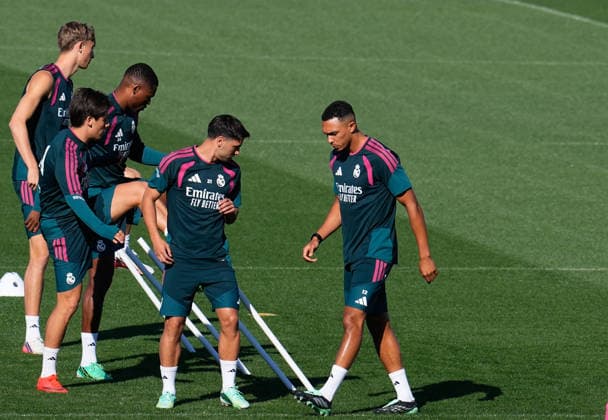 September 14, 2026, Valdebebas, Madrid, Spain: Brahim Diaz and Trent Alexander-Arnold during the training day of Real Madrid ahead the Spanish League, LaLiga EA Sports, football match against Elche CF at Ciudad Deportiva Real Madrid on September 14, 2026, in Valdebebas, Madrid, Spain. Real Madrid Training And press conference, PK, Pressekonferenz - Laliga Ea Sports  - ZUMAa181 20260914_zaa_a181_040 Copyright: xDennisxAgyemanx