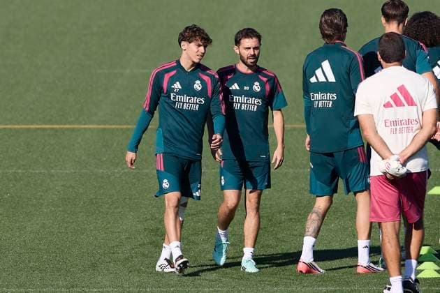 September 14, 2026, Madrid, Spain: (From L to R) Thiago Pitarch and Bernardo Silva (Real Madrid CF) are seen in action during a training session on the eve of the LaLiga EA SPORTS 2026 2027 match between Elche CF and Real Madrid CF.Real Madrid CF is holding its final training session and pre-match press conference, PK, Pressekonferenz ahead of its sixth LaLiga game. LaLiga EA SPORTS 2026 2027 - Real Madrid CF Training Session And Press Conference In Madrid, Spain - 14 Sep 2026  - ZUMAs197 20260914_aaa_s197_115 Copyright: xFedericoxTitonex