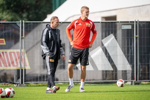 Fußball, Herren, Saison 2026 2027, 1. Bundesliga, 1. FC Union Berlin, Training auf Trainingsplatz II, v. l. Trainer Mauro Lustrinelli (1. FC Union Berlin), Tom Rothe (1. FC Union Berlin), 14.09.2026,