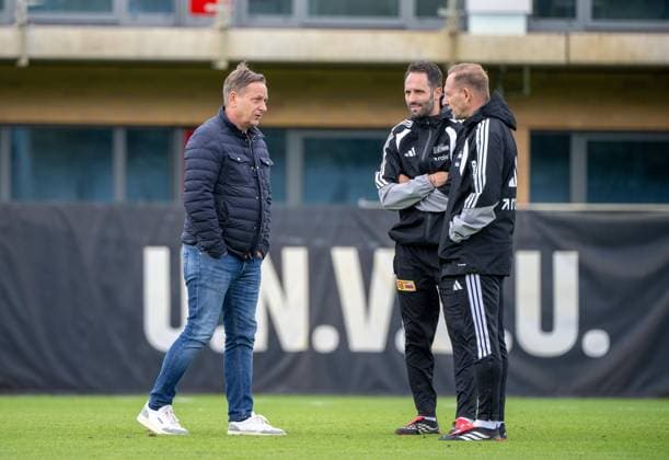 Fußball, Herren, Saison 2026 2027, 1. Bundesliga, 1. FC Union Berlin, Training auf Trainingsplatz II, v. l. Profifußball-Geschäftsführer Horst Heldt (1. FC Union Berlin), Co-Trainer Enrico Schirinzi (1. FC Union), Trainer Mauro Lustrinelli (1. FC Union Berlin), 14.09.2026,