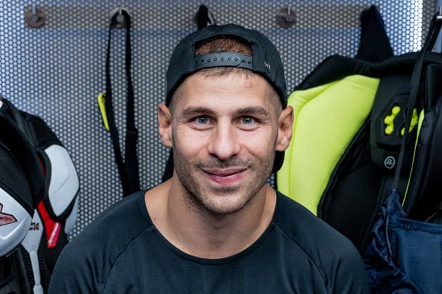 Yasin Ehliz (EHC Red Bull Muenchen, 42) Portrait Portraet GER, EHC Red Bull Muenchen, Eishockey, DEL, Open Locker Room, 14.09.2026. Foto: HMB Media Heike Feiner