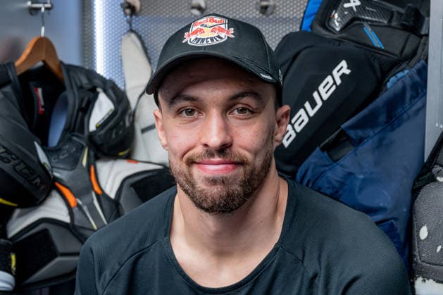 Fabio Wagner (EHC Red Bull Muenchen, 55) Portrait Portraet GER, EHC Red Bull Muenchen, Eishockey, DEL, Open Locker Room, 14.09.2026. Foto: HMB Media Heike Feiner