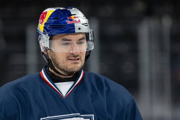 Brady Ferguson (EHC Red Bull Muenchen, 12) Portrait Portraet GER, EHC Red Bull Muenchen, Eishockey, Trainingssession vor dem DEL-Saisonstart, 14.09.2026. Foto: HMB Media Heike Feiner