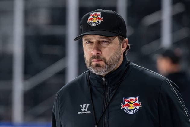 Oliver David (Chef-Trainer, EHC Red Bull Muenchen) Portrait Portraet GER, EHC Red Bull Muenchen, Eishockey, Trainingssession vor dem DEL-Saisonstart, 14.09.2026. Foto: HMB Media Heike Feiner