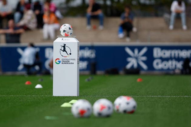 Fußball I Frauen I Saison 2026-2027 I Bundesliga I 4. Spieltag I Bayer 04 Leverkusen - FC Bayern München I 14.09.2026 Google Pixel Frauen Bundesliga Ballhalter Leverkusen Ulrich-Haberland-Stadion Nordrhein-Westfalen Deutschland