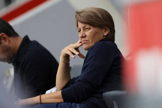Sportdirektorin Bianca Rech (FC Bayern Muenchen) schaut waehrend des Spiels der Frauen Bundesliga zwischen Bayer 04 Leverkusen und FC Bayern Muenchen, Ulrich-Haberland-Stadion am 14. September 2026 in Leverkusen, Deutschland. (Foto von Oliver Kaelke DeFodi Images) +++ Sportdirektorin Bianca Rech (FC Bayern Muenchen) looks on during the Bundesliga match between Bayer 04 Leverkusen and FC Bayern Muenchen at Ulrich-Haberland-Stadion on September 14, 2026 in Leverkusen, Germany. (Photo by Oliver Kaelke DeFodi Images) DFB DFL REGULATIONS PROHIBIT ANY USE OF PHOTOGRAPHS AS IMAGE SEQUENCES AND OR QUASI-VIDEO. (Photo by Oliver Kaelke DeFodi Images) -