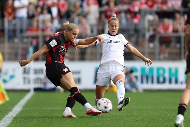 Cornelia Kramer (Bayer 04 Leverkusen) und Giulia Gwinn (FC Bayern Muenchen) im Zweikampf waehrend des Spiels der Frauen Bundesliga zwischen Bayer 04 Leverkusen und FC Bayern Muenchen, Ulrich-Haberland-Stadion am 14. September 2026 in Leverkusen, Deutschland. (Foto von Oliver Kaelke DeFodi Images) +++ Cornelia Kramer (Bayer 04 Leverkusen) und Giulia Gwinn (FC Bayern Muenchen) battle for the ball during the Bundesliga match between Bayer 04 Leverkusen and FC Bayern Muenchen at Ulrich-Haberland-Stadion on September 14, 2026 in Leverkusen, Germany. (Photo by Oliver Kaelke DeFodi Images) DFB DFL REGULATIONS PROHIBIT ANY USE OF PHOTOGRAPHS AS IMAGE SEQUENCES AND OR QUASI-VIDEO. (Photo by Oliver Kaelke DeFodi Images) -
