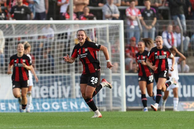 Paulina Tomasiak (Bayer 04 Leverkusen) Torjubel, jubelt nach ihrem Treffer zum 1:0 waehrend des Spiels der Frauen Bundesliga zwischen Bayer 04 Leverkusen und FC Bayern Muenchen, Ulrich-Haberland-Stadion am 14. September 2026 in Leverkusen, Deutschland. (Foto von Oliver Kaelke DeFodi Images) +++ Paulina Tomasiak (Bayer 04 Leverkusen) celebrates after scoring her team s first goal during the Bundesliga match between Bayer 04 Leverkusen and FC Bayern Muenchen at Ulrich-Haberland-Stadion on September 14, 2026 in Leverkusen, Germany. (Photo by Oliver Kaelke DeFodi Images) DFB DFL REGULATIONS PROHIBIT ANY USE OF PHOTOGRAPHS AS IMAGE SEQUENCES AND OR QUASI-VIDEO. (Photo by Oliver Kaelke DeFodi Images) -