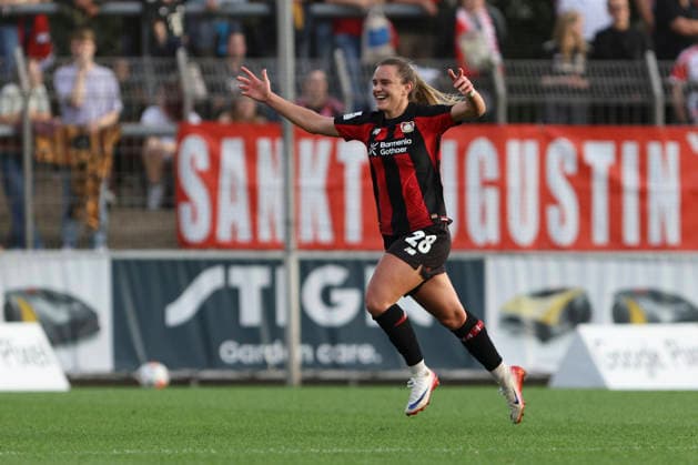 Paulina Tomasiak (Bayer 04 Leverkusen) Torjubel, jubelt nach ihrem Treffer zum 1:0 waehrend des Spiels der Frauen Bundesliga zwischen Bayer 04 Leverkusen und FC Bayern Muenchen, Ulrich-Haberland-Stadion am 14. September 2026 in Leverkusen, Deutschland. (Foto von Oliver Kaelke DeFodi Images) +++ Paulina Tomasiak (Bayer 04 Leverkusen) celebrates after scoring her team s first goal during the Bundesliga match between Bayer 04 Leverkusen and FC Bayern Muenchen at Ulrich-Haberland-Stadion on September 14, 2026 in Leverkusen, Germany. (Photo by Oliver Kaelke DeFodi Images) DFB DFL REGULATIONS PROHIBIT ANY USE OF PHOTOGRAPHS AS IMAGE SEQUENCES AND OR QUASI-VIDEO. (Photo by Oliver Kaelke DeFodi Images) -