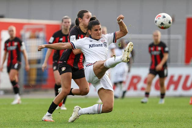 Jovana DamnjanoviÄ‡ (FC Bayern Muenchen) in Aktion, am Ball, Einzelaktion waehrend des Spiels der Frauen Bundesliga zwischen Bayer 04 Leverkusen und FC Bayern Muenchen, Ulrich-Haberland-Stadion am 14. September 2026 in Leverkusen, Deutschland. (Foto von Oliver Kaelke DeFodi Images) +++ Jovana DamnjanoviÄ‡ (FC Bayern Muenchen) controls the ball during the Bundesliga match between Bayer 04 Leverkusen and FC Bayern Muenchen at Ulrich-Haberland-Stadion on September 14, 2026 in Leverkusen, Germany. (Photo by Oliver Kaelke DeFodi Images) DFB DFL REGULATIONS PROHIBIT ANY USE OF PHOTOGRAPHS AS IMAGE SEQUENCES AND OR QUASI-VIDEO. (Photo by Oliver Kaelke DeFodi Images) -
