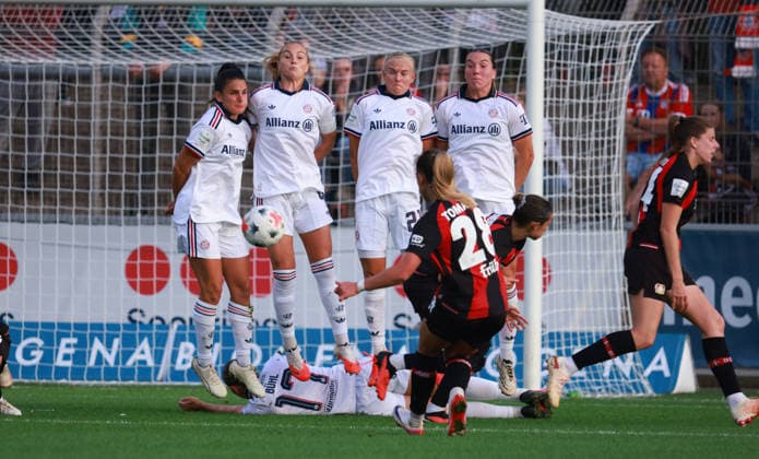 Paulina Tomasiak (B04) Torschuss zum 1-0., Leverkusen, Germany 14.09.2026, Frauen Bundesliga, 4. Spieltag, Bayer 04 Leverkusen - FC Bayern München.