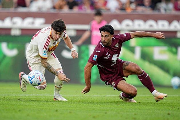 RomaÕs Matias Soule fights for the ball with Torino s Eray Comert during the Serie A soccer match between Torino and Roma at the Stadio Olimpico Grande Torino in Turin, north west Italy - Sunday, September 14, 2026. - Soccer .  Copyright: xMarcoxAlpozzi LaPressex