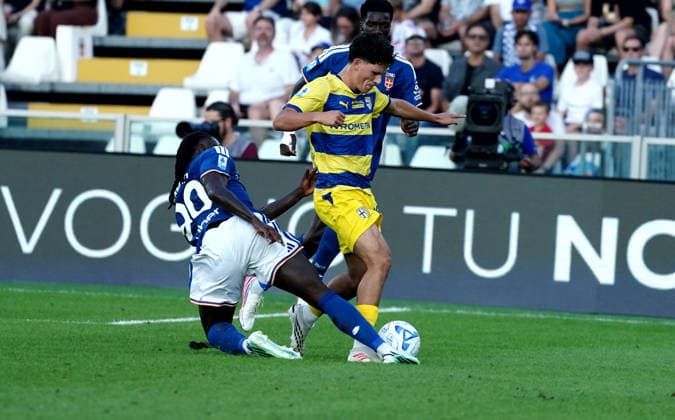 Foto IPP Albano Angilletta Como 14 09 2026 Calcio Campionato di serie A 2026 2027 Como - Parma nella foto: Moise Kean e Simone Lontani Italy Photo Press World Copyright italy ITALY  Copyright: xR4924_italyphotopressx