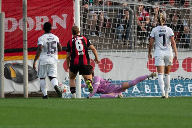 LEVERKUSEN, GERMANY - SEPTEMBER 14: Goalkeeper Ena Mahmutovic (1 FC Bayern München) passed the first goal in action during the Google Pixel Frauen-Bundesliga match between Bayer 04 Leverkusen and FC Bayern München at Ulrich-Haberland-Stadion on September 14, 2026 in Leverkusen, Germany. (Photo by Qianru Zhang Press Photo)  Copyright: xQianruxZhang SPPx Sportspressphoto_SPR231314