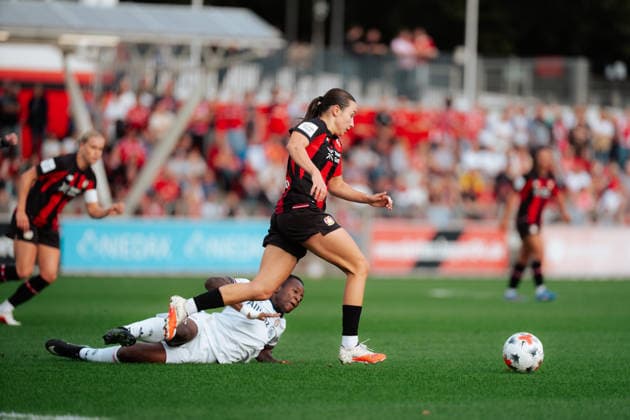 14.09.26, Women, Football, Google Pixel Frauen Bundesliga, Season 2026 2027, Bayer 04 Leverkusen - FC Bayern München, Matchday 4 Loreen Bender ( 19 - Bayer 04 Leverkusen) dribbling Leverkusen Ulrich-Haberland-Stadion NRW Deutschland