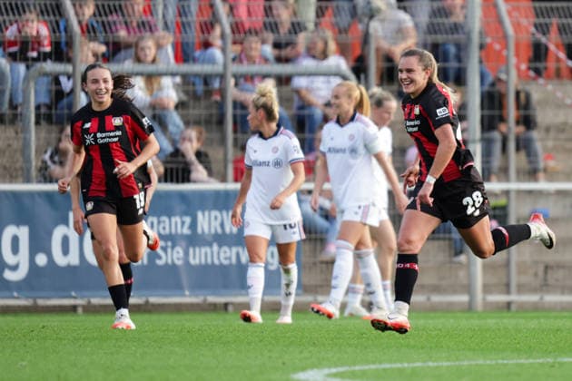 14.09.2026, xgrfx, Fussball Google Pixel Frauen-Bundesliga, Bayer Leverkusen - FC Bayern München v.l. Tor, Paulina Tomasiak zum 1:0 (Bayer Leverkusen) Leverkusen