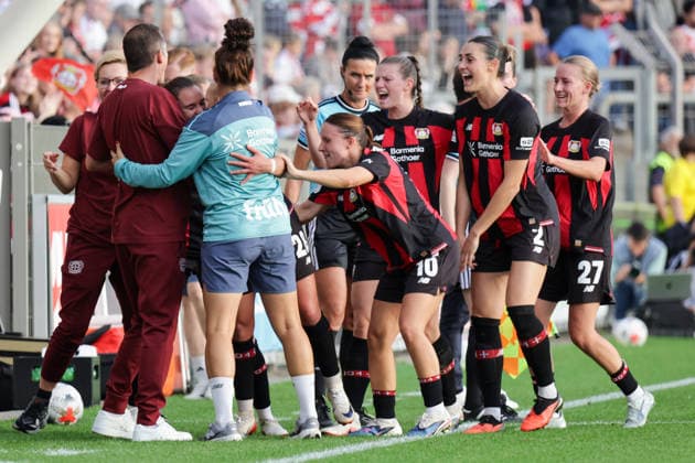 14.09.2026, xgrfx, Fussball Google Pixel Frauen-Bundesliga, Bayer Leverkusen - FC Bayern München v.l. Tor, Paulina Tomasiak zum 1:0 (Bayer Leverkusen) Leverkusen