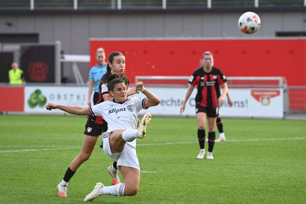 Jovana DAMNJANOVIC (M) Aktion, Zweikampf, Bayer 04 Leverkusen - FC Bayern Muenchen Fussball Google Pixel Bundesliga der Frauen Saison 2026 2027, 4.Spieltag, Spieltag4, matchday4, am 14.09.2026 im Ulrich Habeland-Stadion Leverkusen, Â