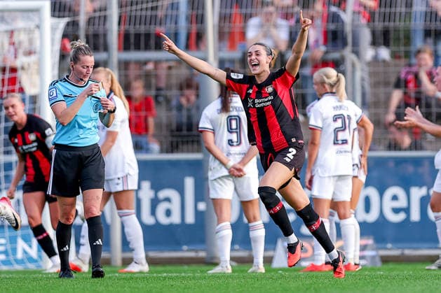 14.09.2026, Fußball, 1. Frauen Bundesliga, Bayer 04 Leverkusen - FC Bayern München, 4. Spieltag, Ulrich-Haberland-Stadion, Saison 2026 27: Torjubel nach dem Tor zum 1:0 durch Torschütze Paulina Tomasiak (Bayer 04 Leverkusen 28)- Im Bild Selina Ostermeier (Bayer 04 Leverkusen 02) jubelnd DFB regulations prohibit any use of photographs as image sequences and or quasi-video. Nordrhein-Westfalen Deutschland