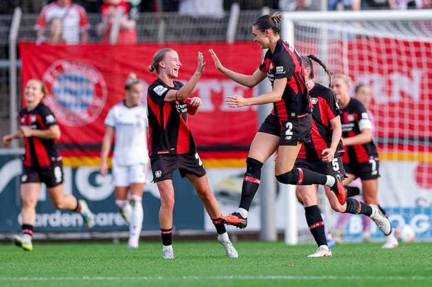 14.09.2026, Fußball, 1. Frauen Bundesliga, Bayer 04 Leverkusen - FC Bayern München, 4. Spieltag, Ulrich-Haberland-Stadion, Saison 2026 27: Torjubel nach dem Tor zum 1:0 durch Torschütze Paulina Tomasiak (Bayer 04 Leverkusen 28)- Im Bild Selina Ostermeier (Bayer 04 Leverkusen 02) jubelnd DFB regulations prohibit any use of photographs as image sequences and or quasi-video. Nordrhein-Westfalen Deutschland