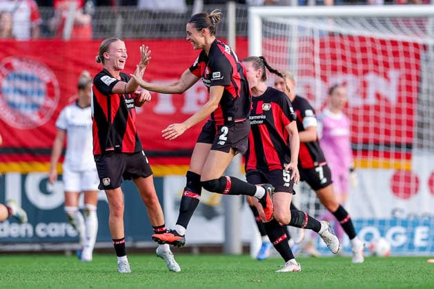 14.09.2026, Fußball, 1. Frauen Bundesliga, Bayer 04 Leverkusen - FC Bayern München, 4. Spieltag, Ulrich-Haberland-Stadion, Saison 2026 27: Torjubel nach dem Tor zum 1:0 durch Torschütze Paulina Tomasiak (Bayer 04 Leverkusen 28)- Im Bild Selina Ostermeier (Bayer 04 Leverkusen 02) jubelnd DFB regulations prohibit any use of photographs as image sequences and or quasi-video. Nordrhein-Westfalen Deutschland