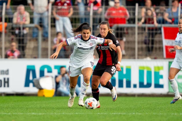 Jovana Damnjanovic (FC Bayern Muenchen, 09) gegen Paulina Tomasiak (Bayer 04 Leverkusen, 28) Bayer 04 Leverkusen vs. FC Bayern Muenchen, Fussball, Google Pixel Frauen-Bundesliga, 4. Spieltag, Saison 2026 2027, 14.09.2026 DFB REGULATIONS PROHIBIT ANY USE OF PHOTOGRAPHS AS IMAGE SEQUENCES AND OR QUASI-VIDEO Bayer 04 Leverkusen vs. FC Bayern Muenchen, Fussball, Google Pixel Frauen-Bundesliga, 4. Spieltag, Saison 2026 2027, 14.09.2026 Leverkusen