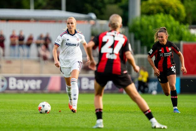 Glodis Perla Viggosdottir (FC Bayern Muenchen, 04) am Ball Bayer 04 Leverkusen vs. FC Bayern Muenchen, Fussball, Google Pixel Frauen-Bundesliga, 4. Spieltag, Saison 2026 2027, 14.09.2026 DFB REGULATIONS PROHIBIT ANY USE OF PHOTOGRAPHS AS IMAGE SEQUENCES AND OR QUASI-VIDEO Bayer 04 Leverkusen vs. FC Bayern Muenchen, Fussball, Google Pixel Frauen-Bundesliga, 4. Spieltag, Saison 2026 2027, 14.09.2026 Leverkusen