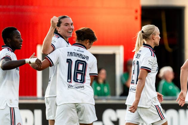 Deutschland: Google Pixel Frauen-Bundesliga 2026 27, 4. Spieltag - Bayer 04 Leverkusen vs. FC Bayern München - 14.09.2026 - Ulrich-Haberland-Stadion Tor zum 1:1 durch Gilles Vanessa Jubel Freude Emotionen Torjubel Amani Bernadette Tanikawa Momoko