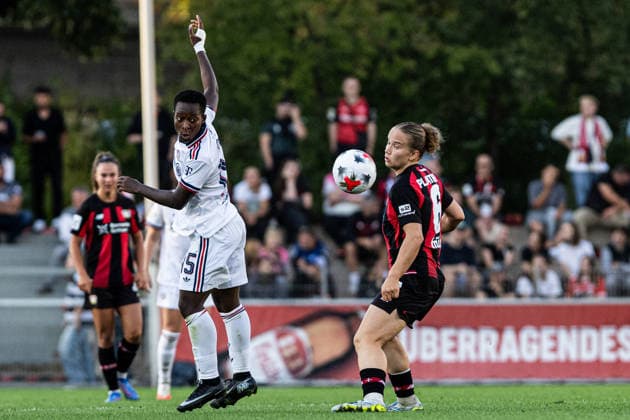 Google Pixel Frauen Bundesliga: Bayer 04 Leverkusen - FC Bayern München;14.09.2026 Kakouan Bernadette Amani (FC Bayern München, 15), Paulina Platner (Bayer 04 Leverkusen, 6) Frauen Bundesliga Google Pixel Frauen Bundesliga 26 27: Bayer 04 Leverkusen - FC Bayern München; Ulrich-Haberland-Stadion, Leverkusen; 14.09.2026 DFL regulations prohibit any use of photographs as image sequences and or quasi video.