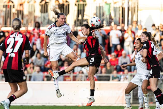 Google Pixel Frauen Bundesliga: Bayer 04 Leverkusen - FC Bayern München;14.09.2026 Vanessa Gilles (FC Bayern München, 2), Loreen Bender (Bayer 04 Leverkusen, 19). Die Spielerin trifft, Ausgleich 1:1. Frauen Bundesliga Google Pixel Frauen Bundesliga 26 27: Bayer 04 Leverkusen - FC Bayern München; Ulrich-Haberland-Stadion, Leverkusen; 14.09.2026 DFL regulations prohibit any use of photographs as image sequences and or quasi video.