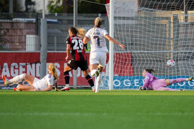 14.09.2026, xgrfx, Fussball Google Pixel Frauen-Bundesliga, Bayer Leverkusen - FC Bayern München v.l. Tor, Paulina Tomasiak zum 2:1 (Bayer Leverkusen) Leverkusen